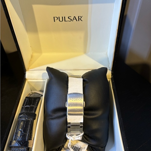 Pulsar PP6049 chornograph MOP Dial Swarovski Crystal Bezel - Picture 5 of 5
